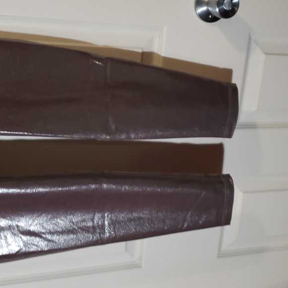 Old Navy Extra High Rise Powersoft Leggings - Picture 3 of 12